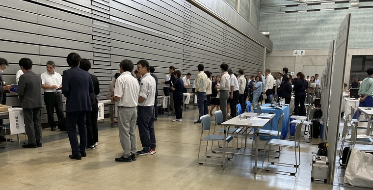 企業側が学校側へ